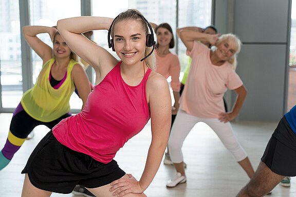 Fitness_Tanzen_Fit_and_Dance_active-people-taking-part-zumba-class.jpg 