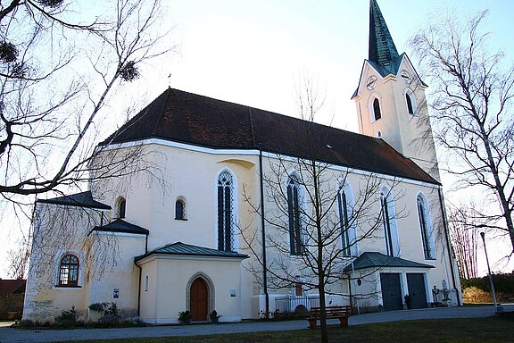 IMG_4659_Pfarrkirche_Wieelburg__Gotisches_Langhaus_mit_Oktogon_links.JPG 